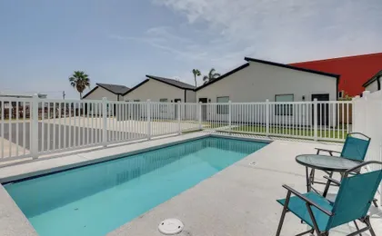 Beach Base for Groups! SPI Studio w/ Pool On-site