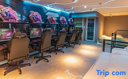 Super Space E-sports Theme Hotel (Mafangshan Subway Station)