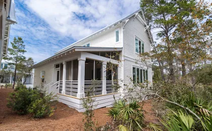 Lakeside Elegance Near Beach Access