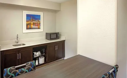 Hampton Inn & Suites Nashville-Airport