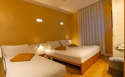 Hotel White