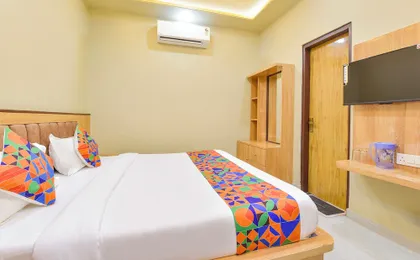 Fabhotel Fort