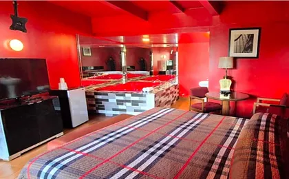 OYO Saratoga Motel