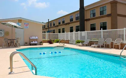 Travelodge by Wyndham Perry National Fairgrounds Area I-75