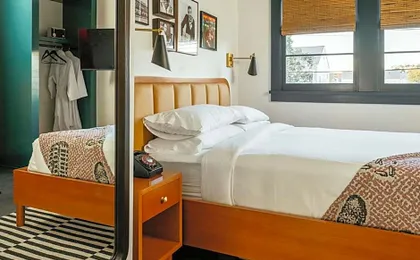 Dew Drop Inn Hotel & Lounge