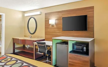 Super 8 by Wyndham Cincinnati/Springdale OH